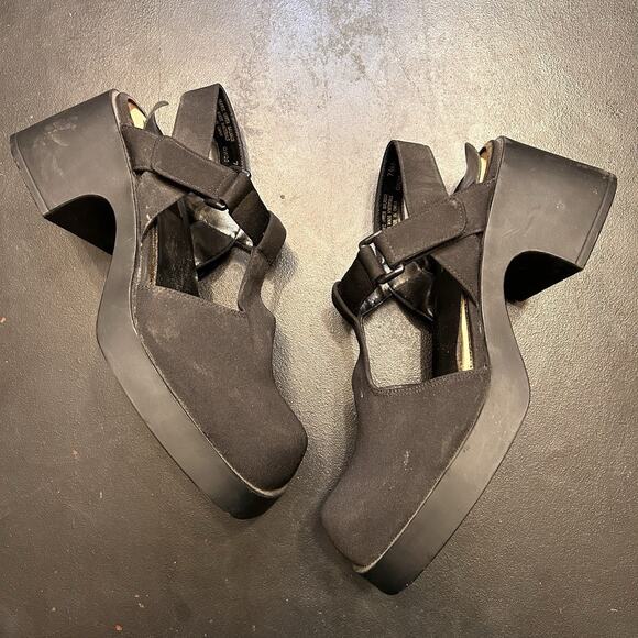 90s Vintage Bass Black Mary Jane platform heels with buckle detail #goth #90s - Picture 5 of 8